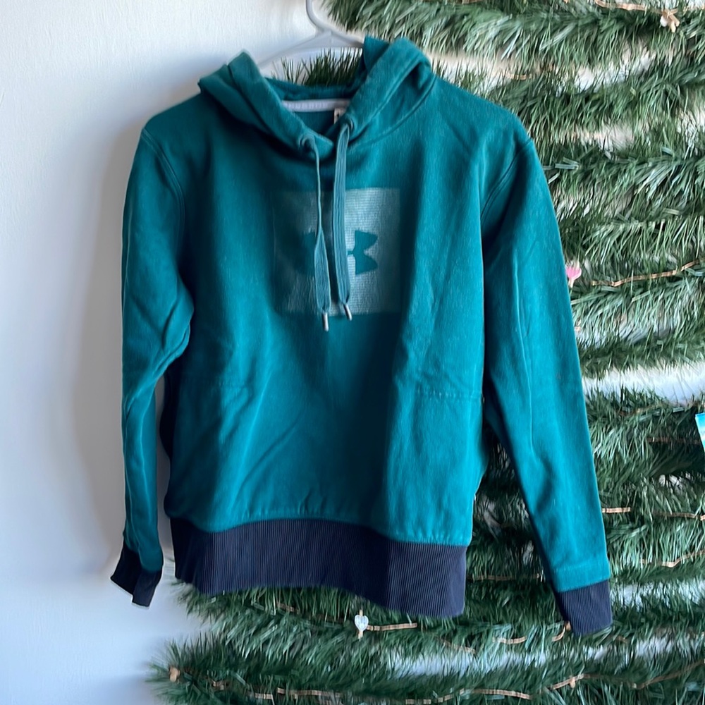 Under Armour hoodie - size medium - good condition!